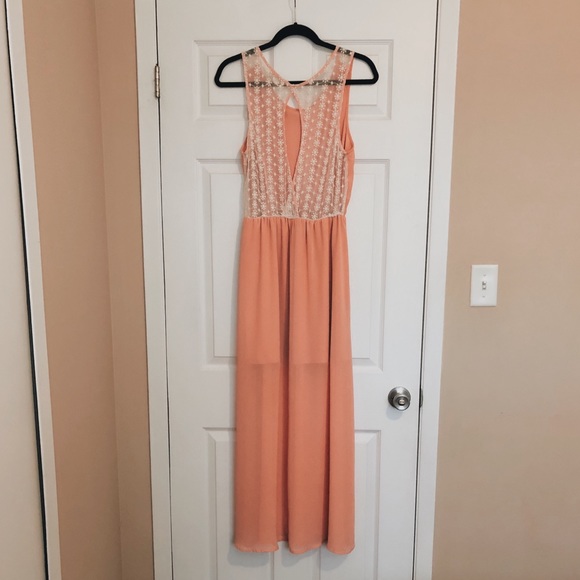 Double Zero | Peach Lace Maxi Dress, Keyhole Back - Picture 4 of 6